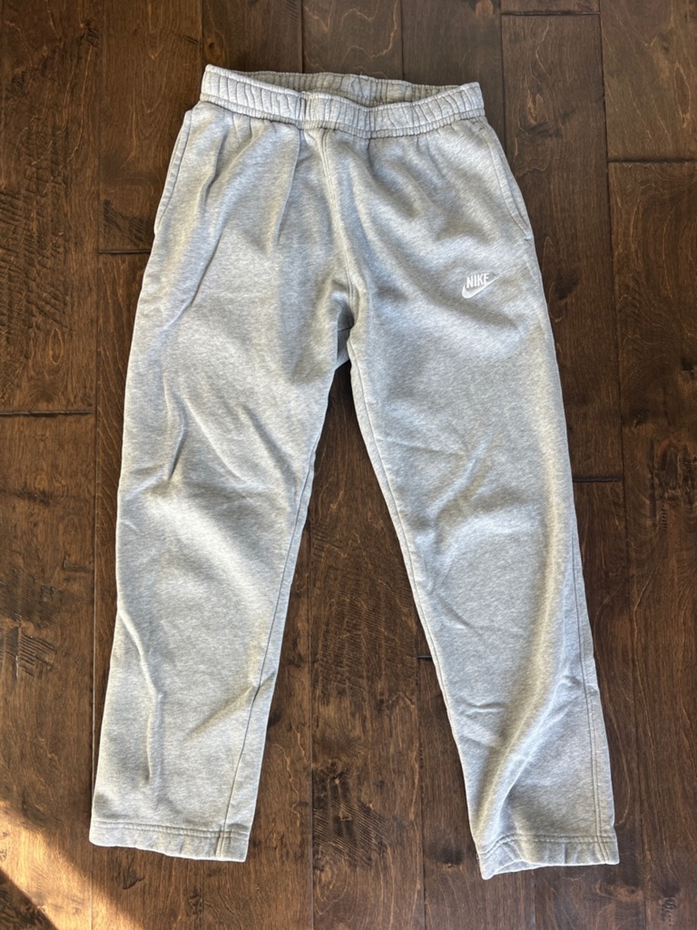 Nike Men’s Light Gray Sweatpants Medium